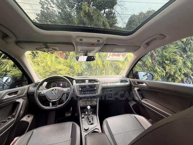 Volkswagen Tiguan 2.0T SEL AWD 4MOTION 2019 Black photo 3