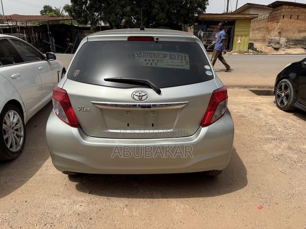 Toyota Vitz 2012 Gray
