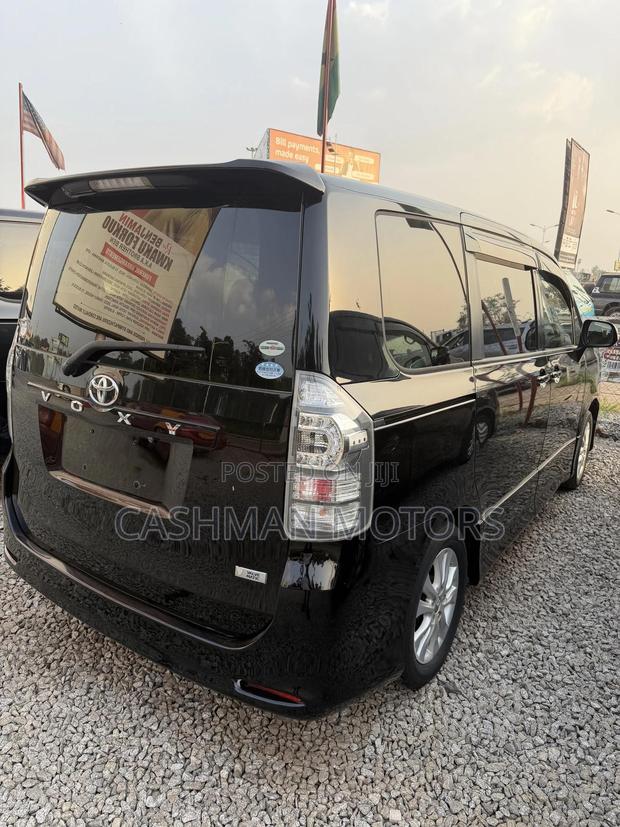 Toyota Voxy 2012 Black
