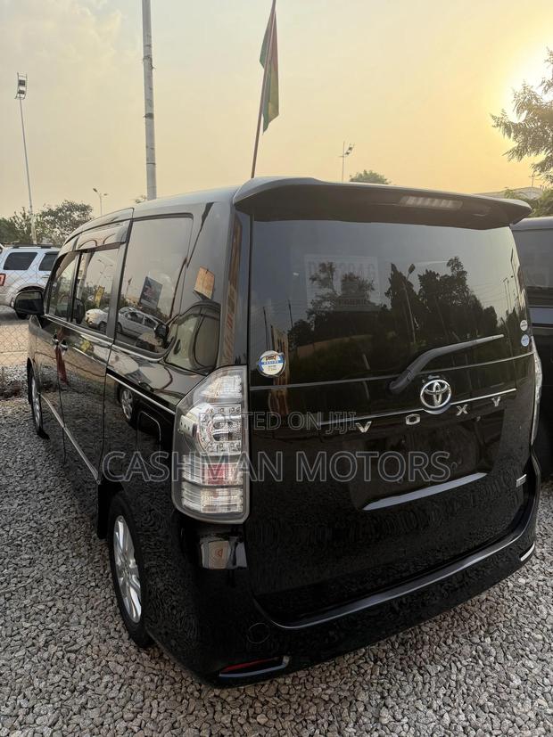 Toyota Voxy 2012 Black