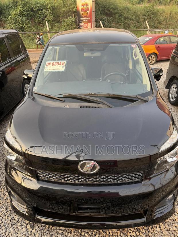 Toyota Voxy 2012 Black