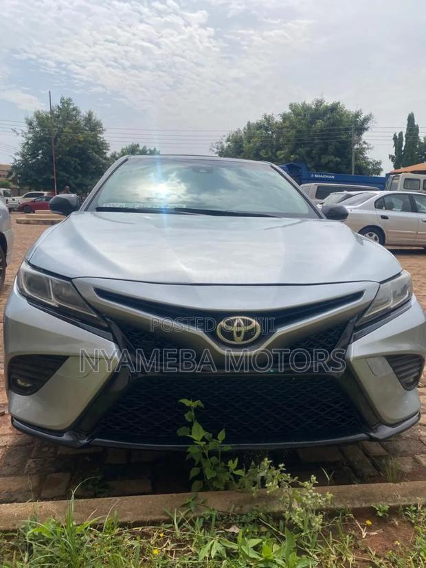 Toyota Camry 2019 Silver