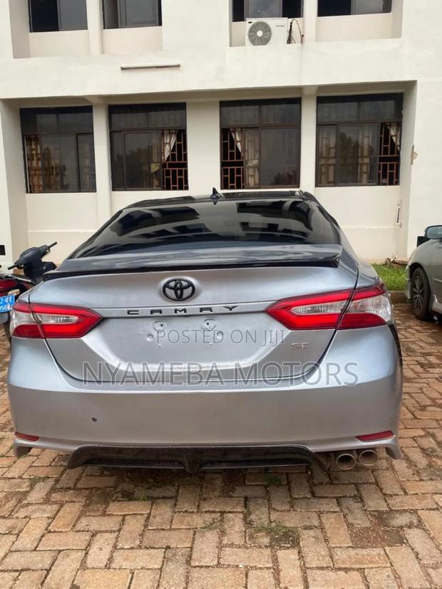 Toyota Camry 2019 Silver