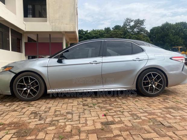 Toyota Camry 2019 Silver