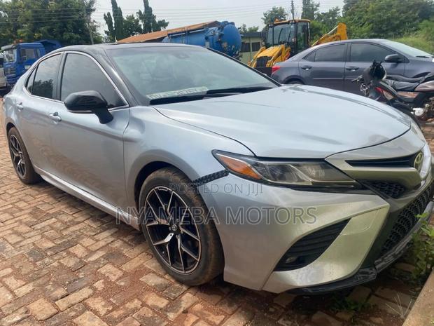 Toyota Camry 2019 Silver