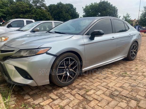 Toyota Camry 2019 Silver