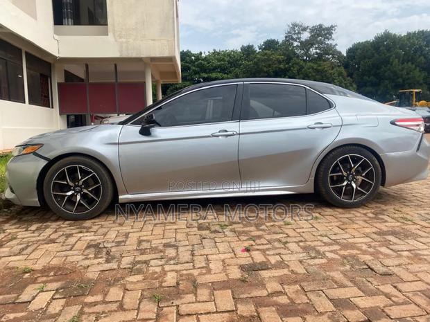 Toyota Camry 2019 Silver