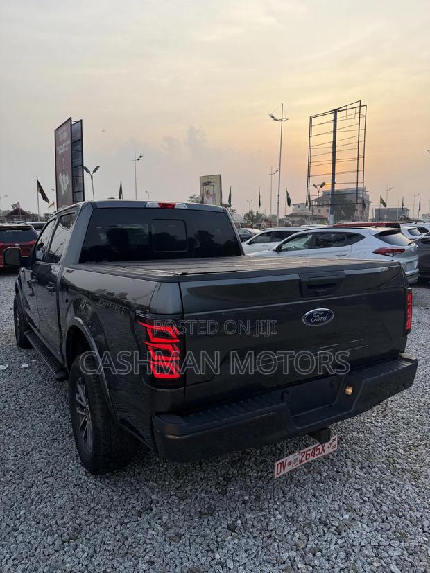 Ford F-150 XLT 2021 Gray