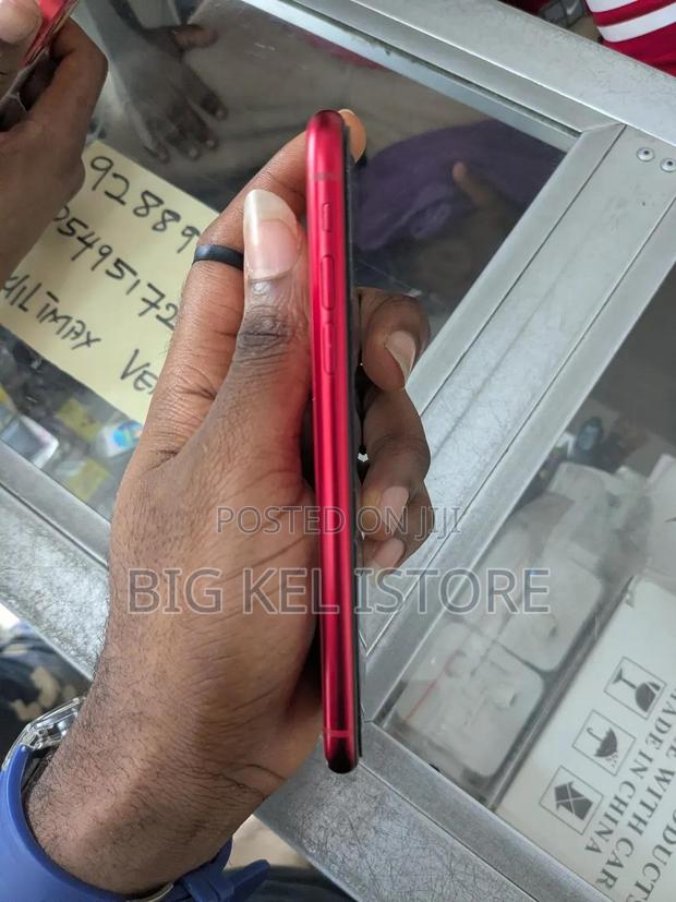 Apple iPhone 11 64 GB Red photo 6