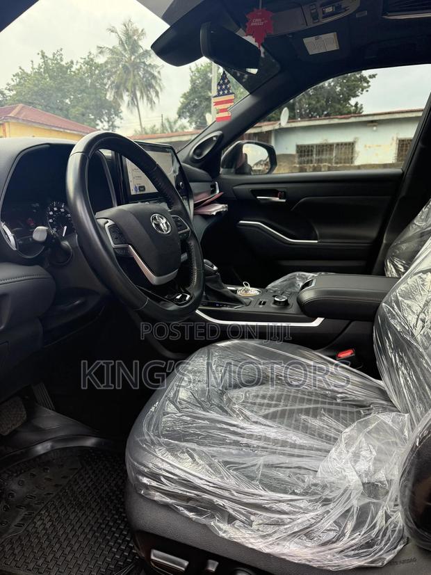 Toyota Highlander XLE AWD 2023 Black