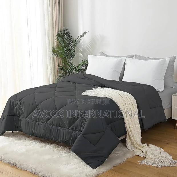 Sleep Restor. King/Calking Hotel Quality 104"X98" Reversible Comforter photo 2