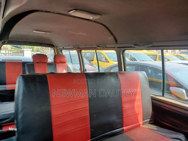 Hyundai H-100 2000 Yellow