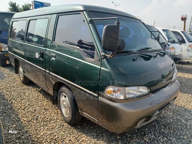 Hyundai H-100 2002 Green
