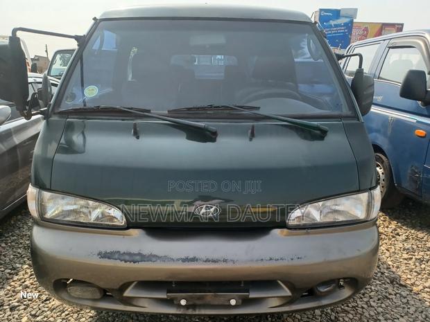 Hyundai H-100 2002 Green