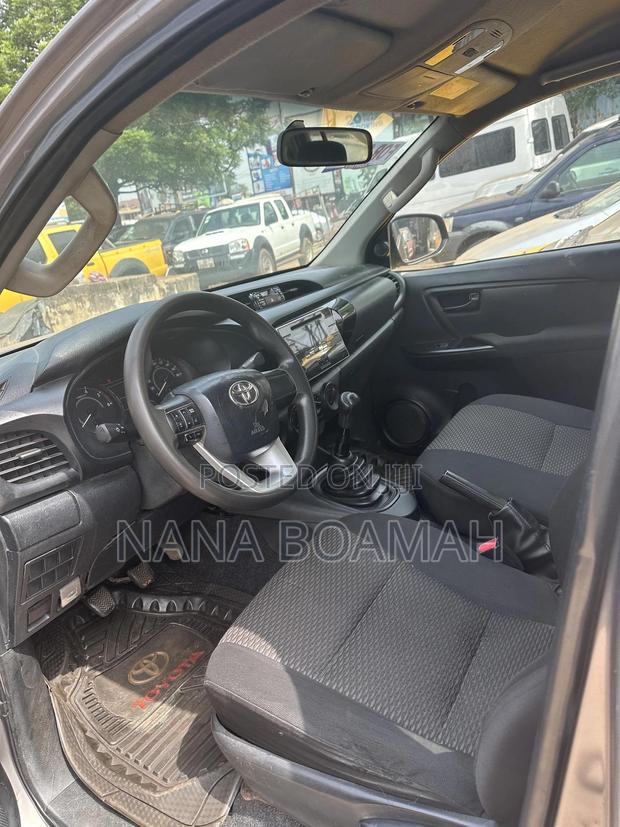 Toyota Hilux 2018 Gray