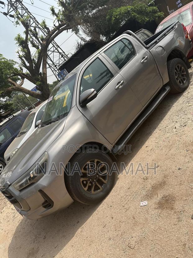 Toyota Hilux 2018 Gray