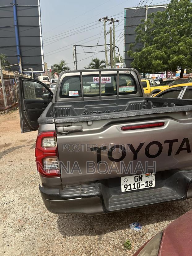 Toyota Hilux 2018 Gray