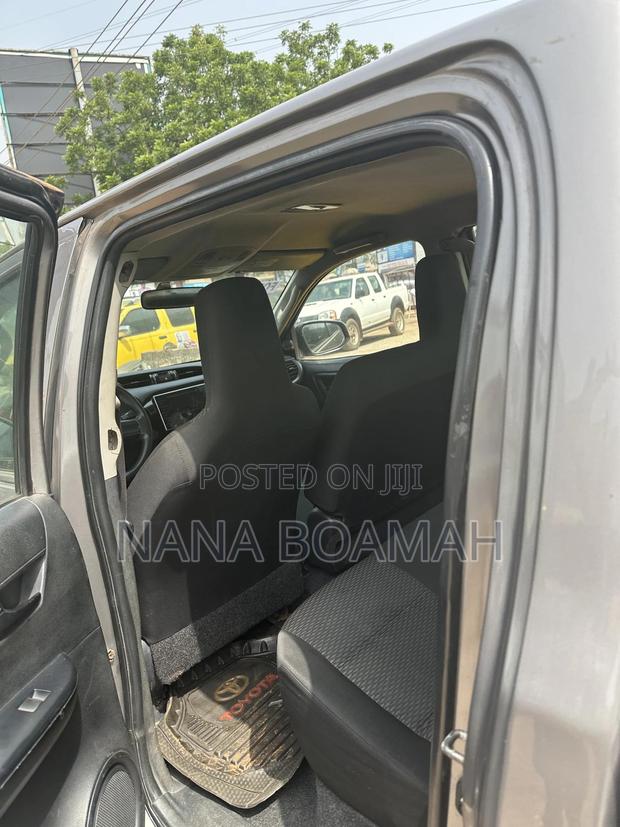 Toyota Hilux 2018 Gray