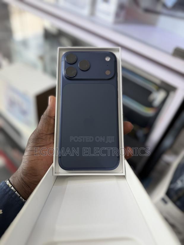 Apple iPhone 17 Pro Max 256 GB Blue photo 2
