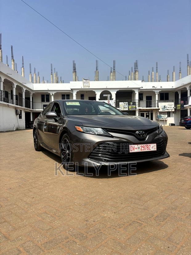 Toyota Camry 2018 Gray