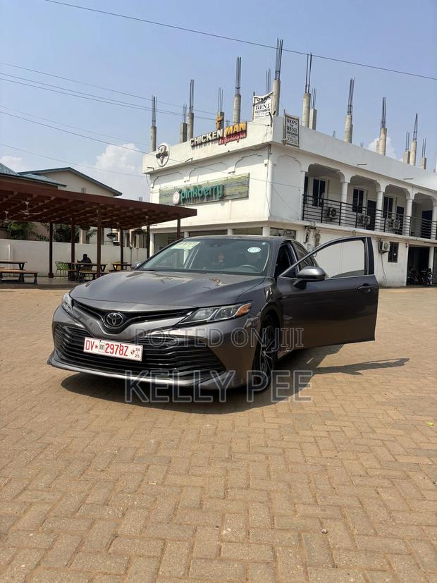 Toyota Camry 2018 Gray