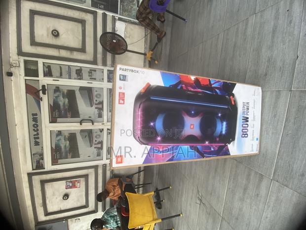 Enjoy Superb Lighting Effects on the New JBL Partybox 710 Model