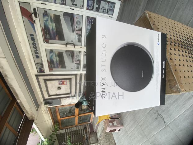 Experience Superb Elegance With Harman Kardon Onyx Studio 9
