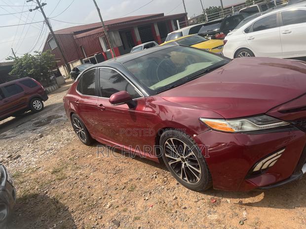 Toyota Camry SE (2.5L 4cyl 8A) 2019 Red