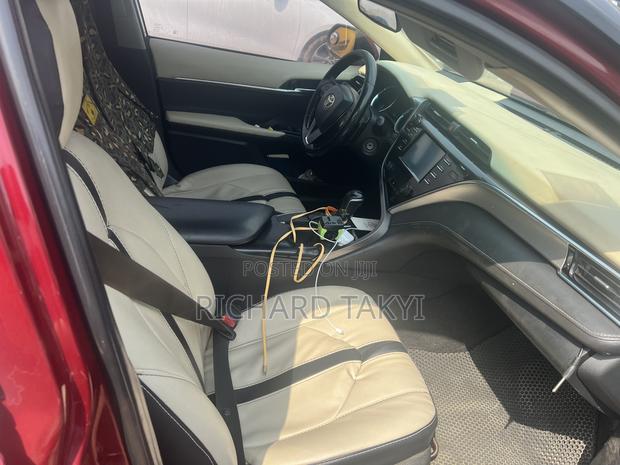 Toyota Camry SE (2.5L 4cyl 8A) 2019 Red