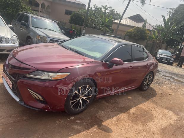 Toyota Camry SE (2.5L 4cyl 8A) 2019 Red