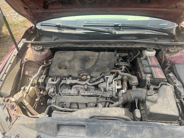 Toyota Camry SE (2.5L 4cyl 8A) 2019 Red