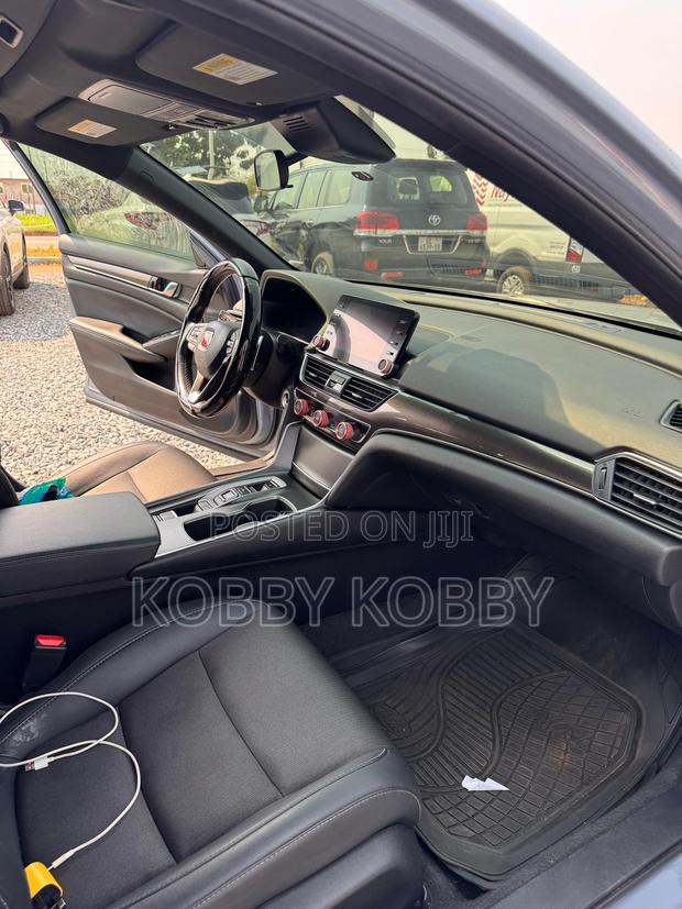 Honda Accord Sport 2.0T 2020 Silver photo 9