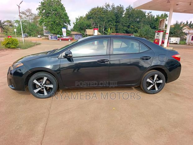 Toyota Corolla 2016 Black