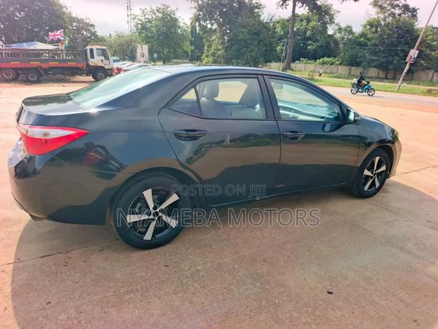 Toyota Corolla 2016 Black
