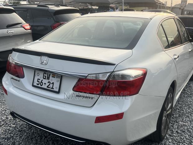 Honda Accord LX 4dr Sedan FWD (2.4L 4cyl 2A) 2013 White