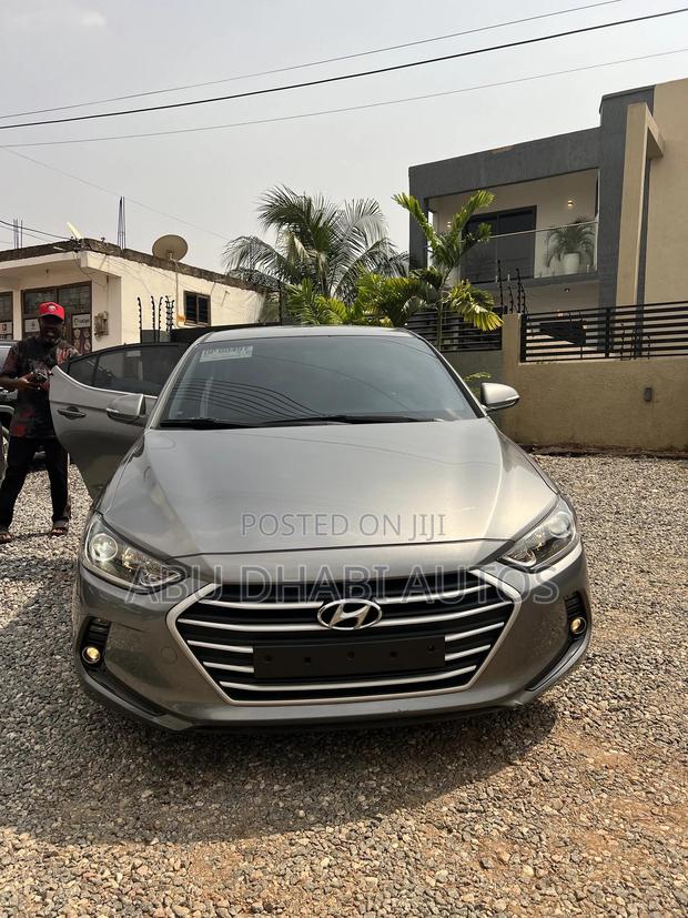 Hyundai Elantra SE Sedan FWD (2.0L 4cyl 6M) 2017 Silver