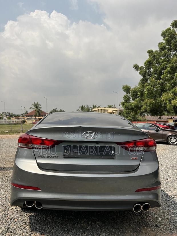 Hyundai Elantra SE Sedan FWD (2.0L 4cyl 6M) 2017 Silver photo 4