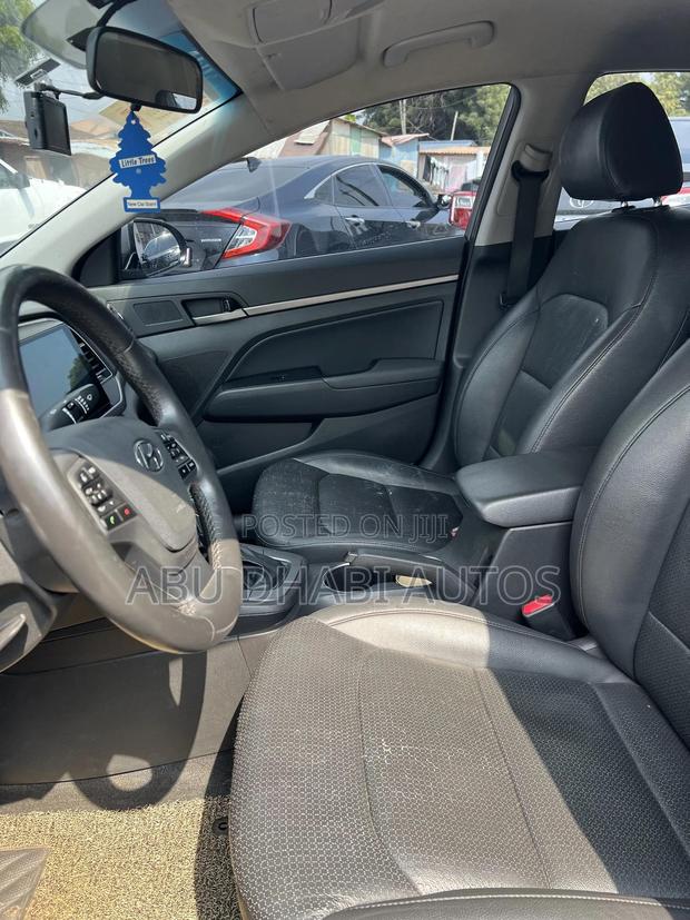 Hyundai Elantra SE Sedan FWD (2.0L 4cyl 6M) 2017 Silver photo 5