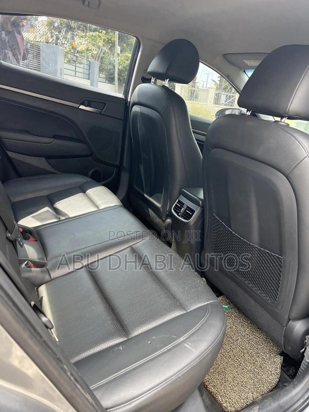 Hyundai Elantra SE Sedan FWD (2.0L 4cyl 6M) 2017 Silver photo 6