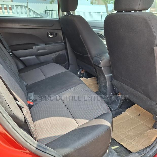 Mitsubishi Outlander SE 4dr SUV (2.4L 4cyl CVT) 2015 Red photo 6