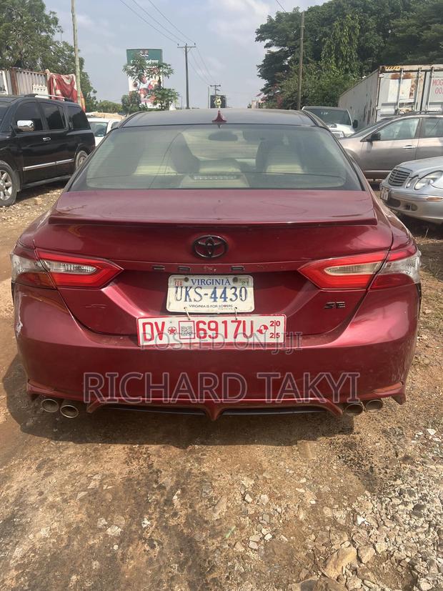 Toyota Camry SE (2.5L 4cyl 8A) 2019 Red