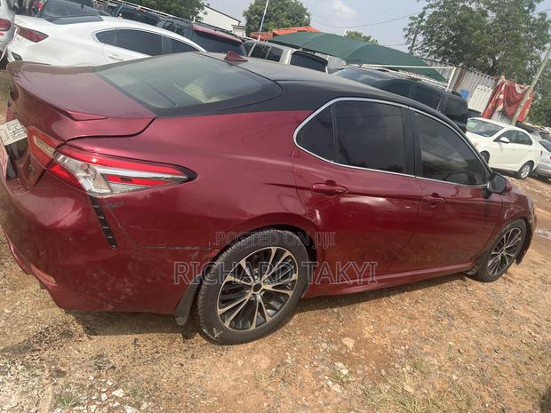 Toyota Camry SE (2.5L 4cyl 8A) 2019 Red