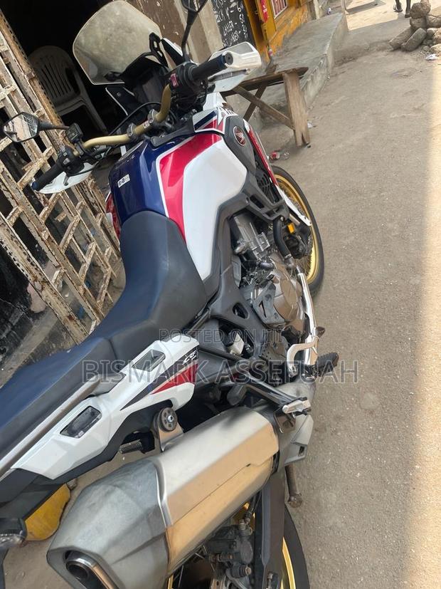 Honda 2010 White photo 2