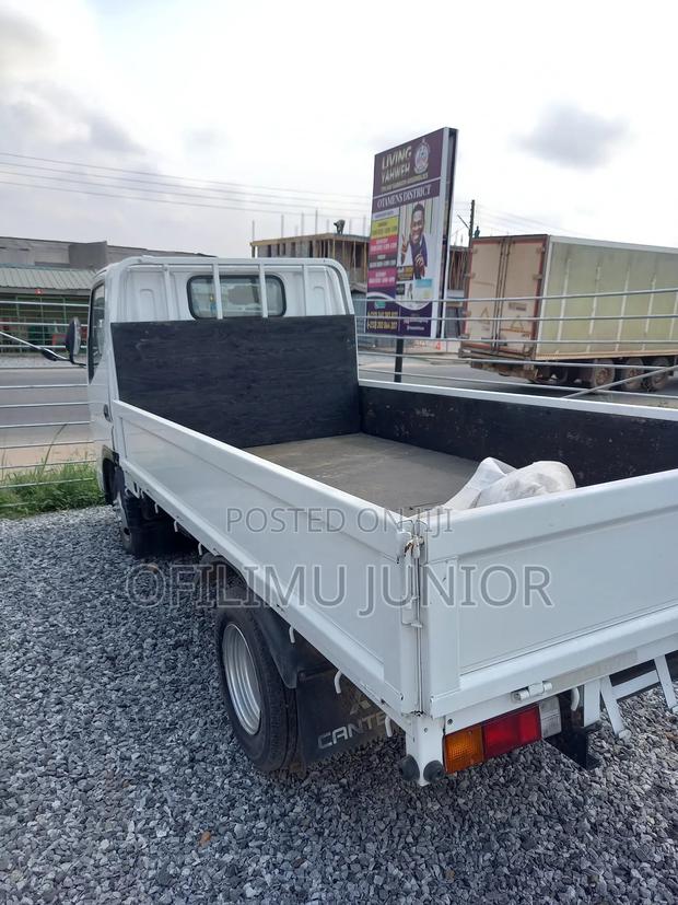 Mitsubishi Canter 2012 White photo 4