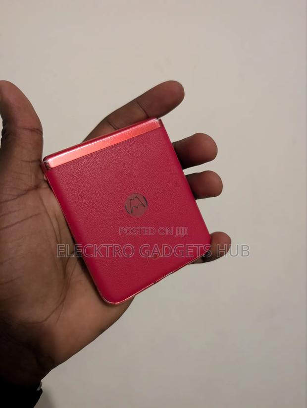 Motorola Razr 40 Ultra 256 GB Red photo 4