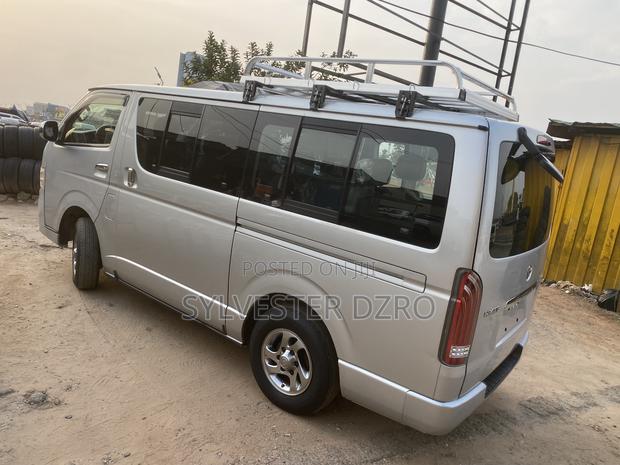 Toyota HiAce 2013 Silver