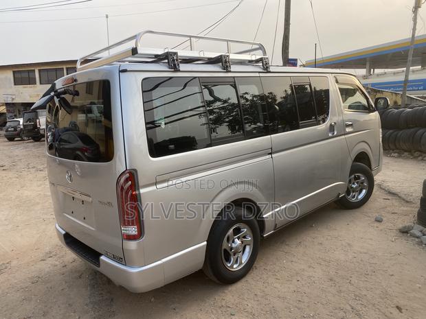 Toyota HiAce 2013 Silver