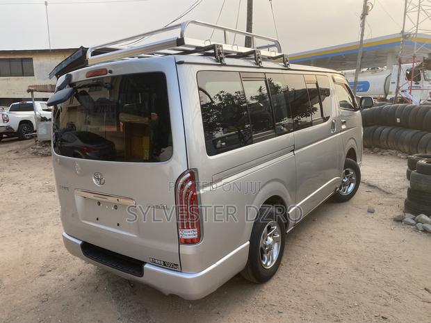 Toyota HiAce 2013 Silver