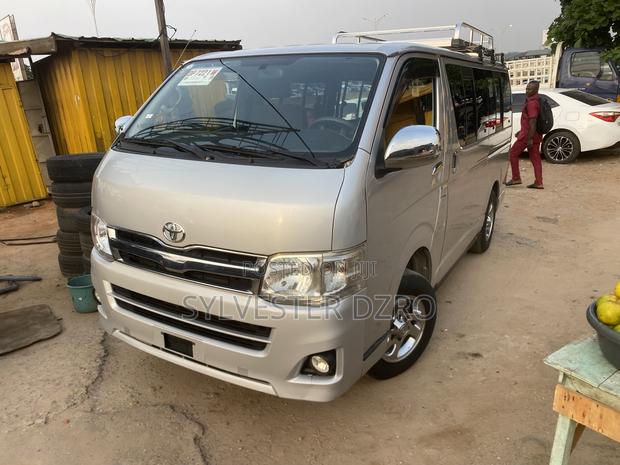 Toyota HiAce 2013 Silver