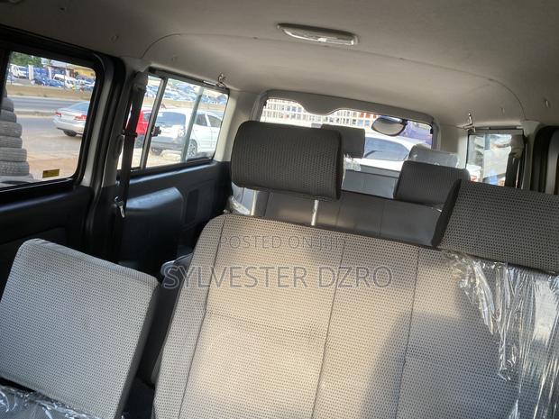 Toyota HiAce 2013 Silver